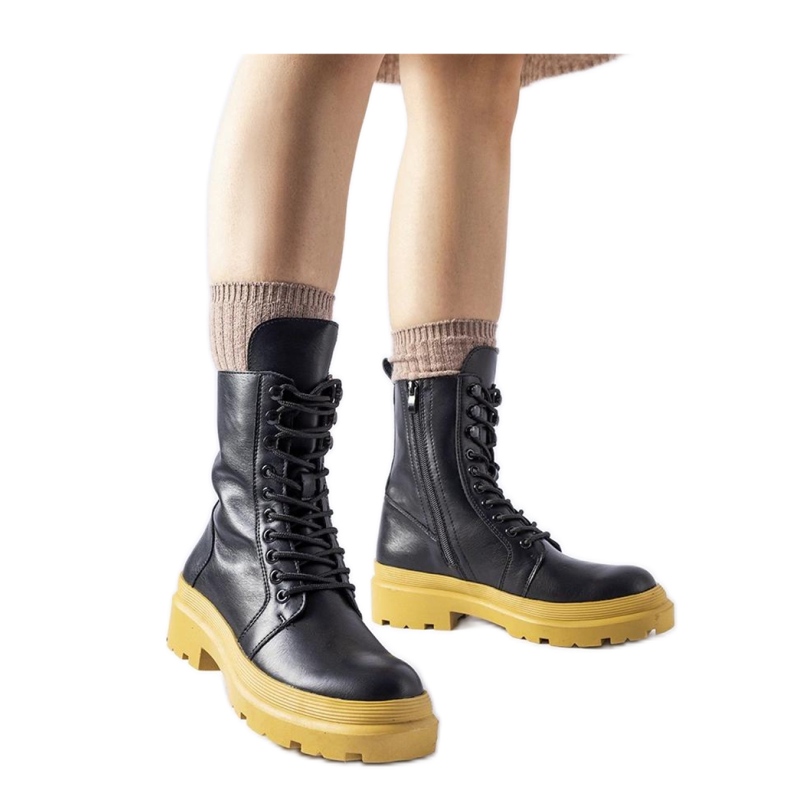 Mustat tennarit keltaisella pohjalla Quennie - Solea