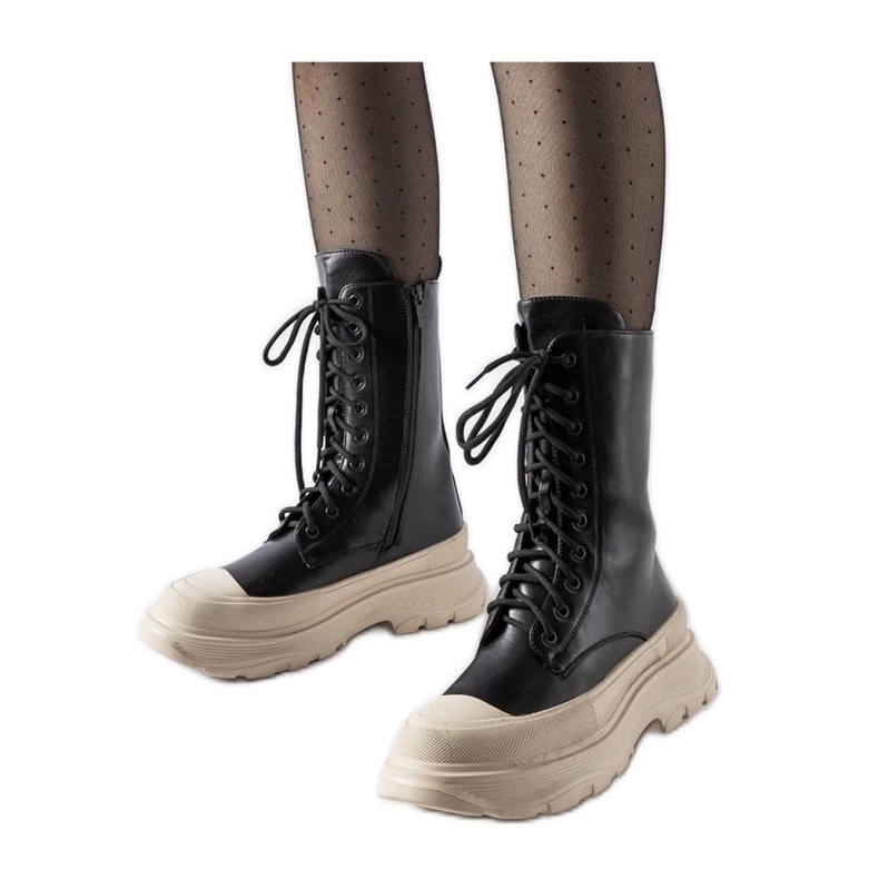 Mustat työläiskengät, joissa paksu beige pohja Crosia - Solea