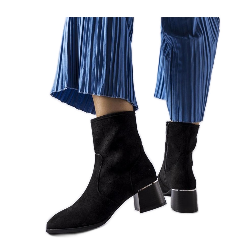 Mustat saappaat, joissa rei'itetty päällinen Cavallo - Solea