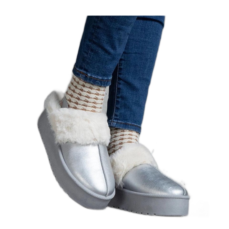 Hopeanväriset turkiskoristeiset tossut, joissa kuminauha kantapäässä, Asza - Solea harmaa