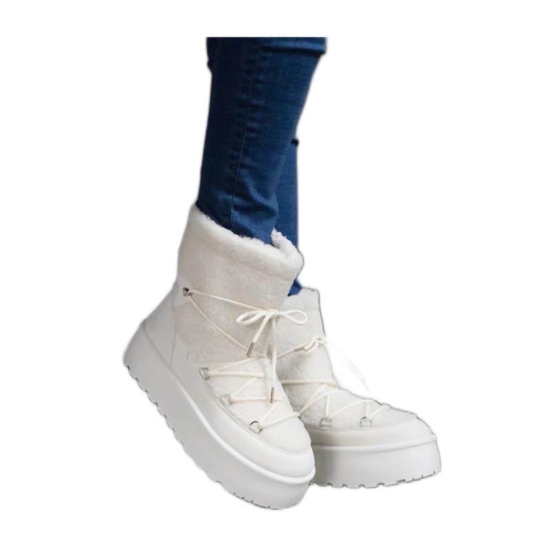 Valkoiset alustalumisaappaat turkisella valkoinen