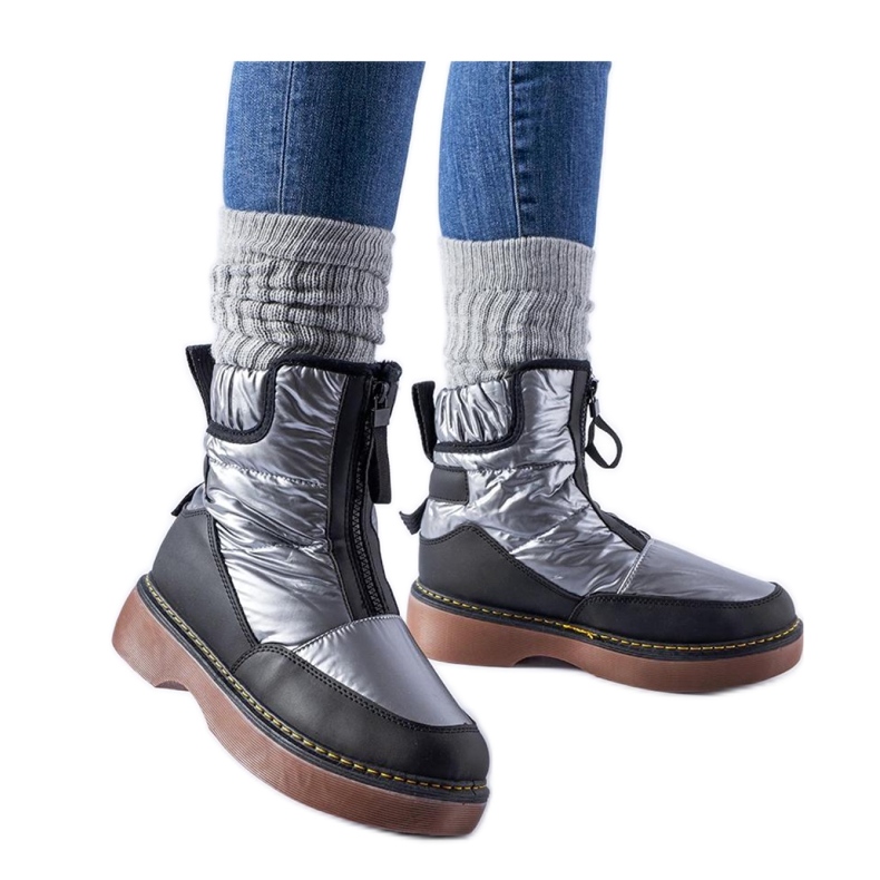 Harmaat eristetyt lumisaappaat vetoketjulla musta