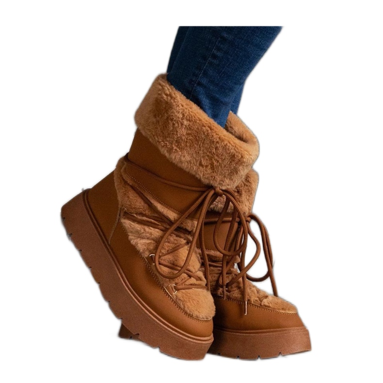 Ruskeat lämpöeristetyt lumisaappaat, joissa on turkki