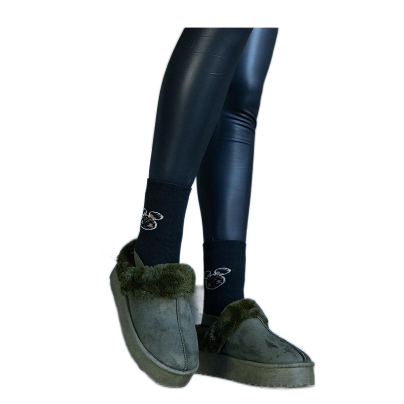 Vihreät alustatossut, joissa on turkista koristeltu ja kuminauha kantapäässä