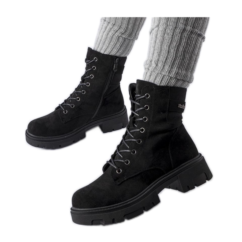 Mustat, hieman eristetyt eco-mokkanahkasaappaat