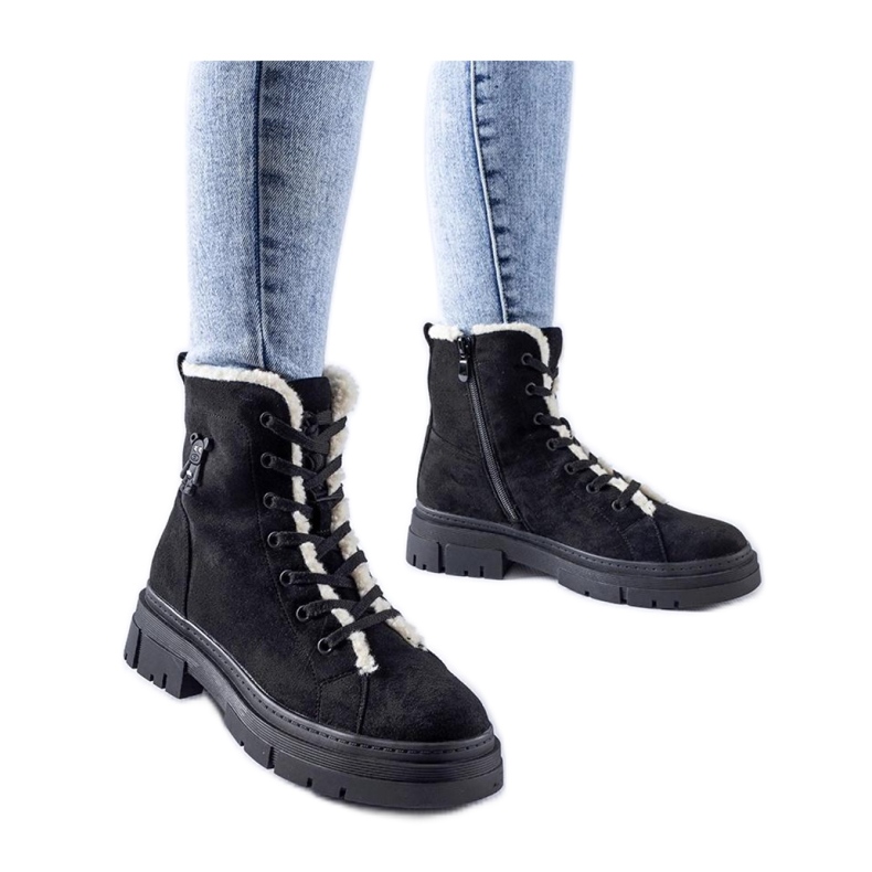 Mustat eristetyt nilkkurit ekologisesta mokkasta