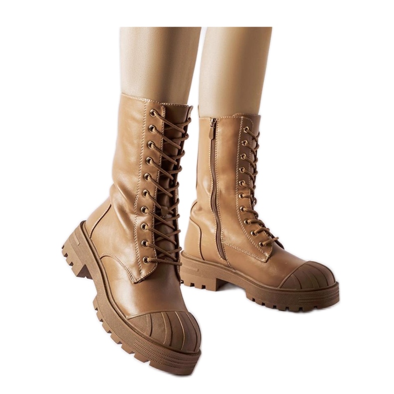 Ruskeat eristetyt naisten työntekijät