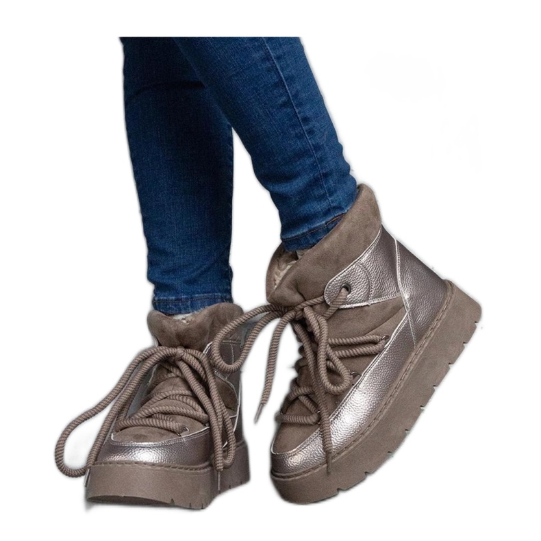 Turkiseristetyt alustalumisaappaat beige