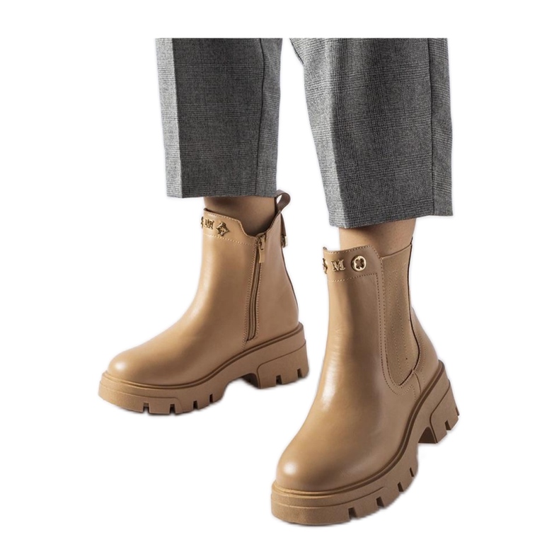 Beiget eristettyjä koristeellisia nilkkureita