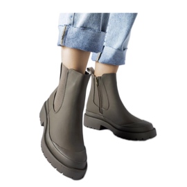 Vihreät kumpparit ja naisten nilkkurit