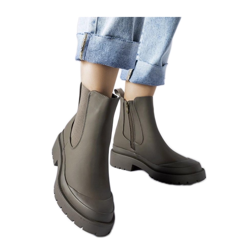 Vihreät kumpparit ja naisten nilkkurit