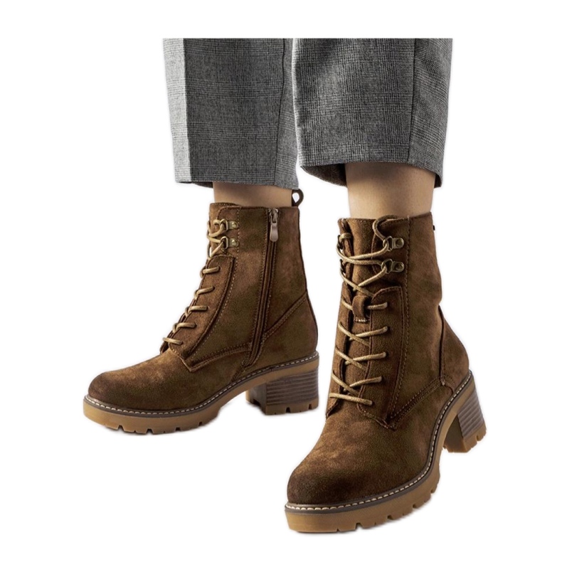 Ruskeat nauhalliset nilkkurit