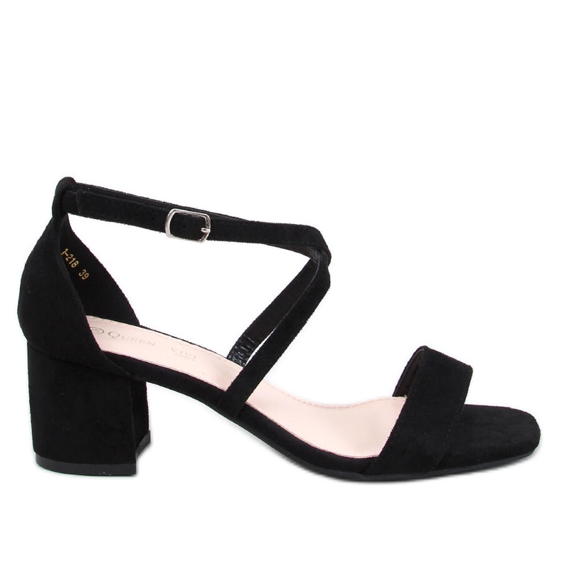 Mustat matalakorkoiset sandaalit