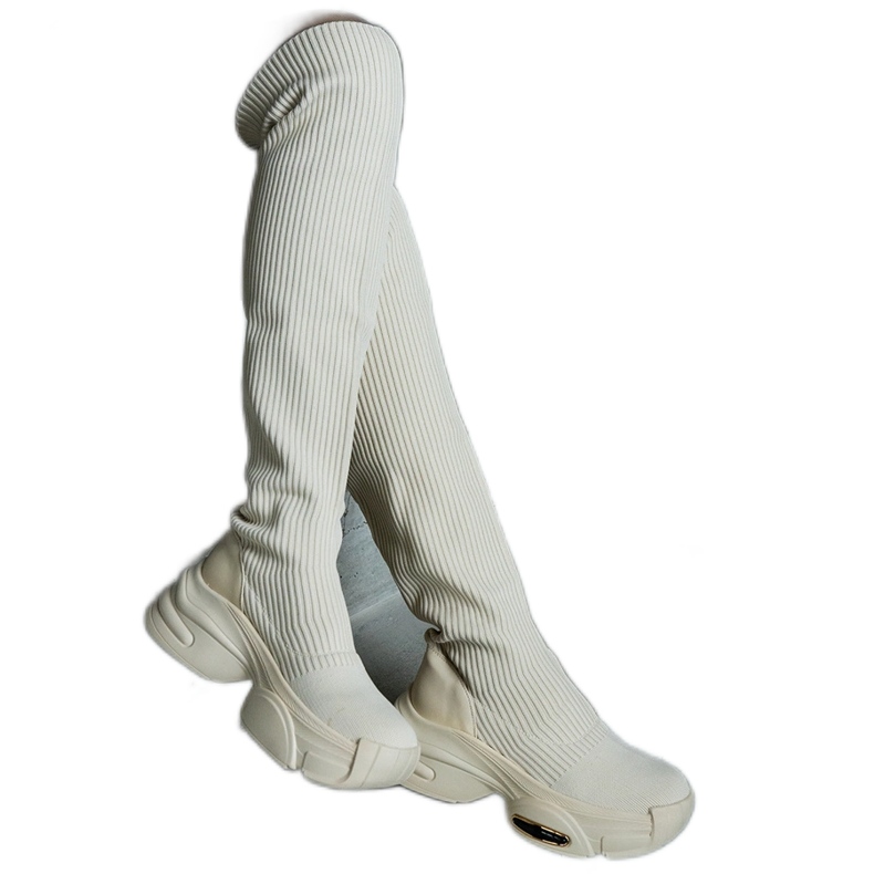 Beiget slip-on saappaat, joissa joustava päällinen ja massiivinen pohja