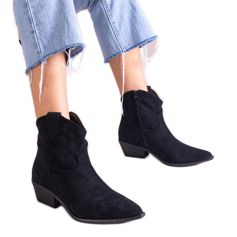 Musta cowboy -saappaat eristetty nilkka