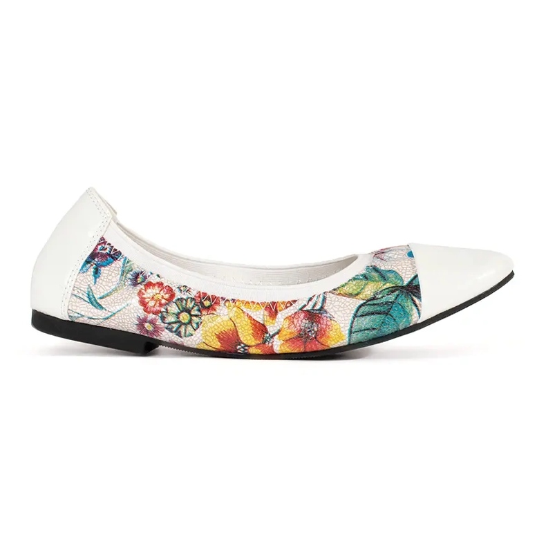 Goodin Kukkaiset balettitassut, joissa kiiltävä valkoinen varvas