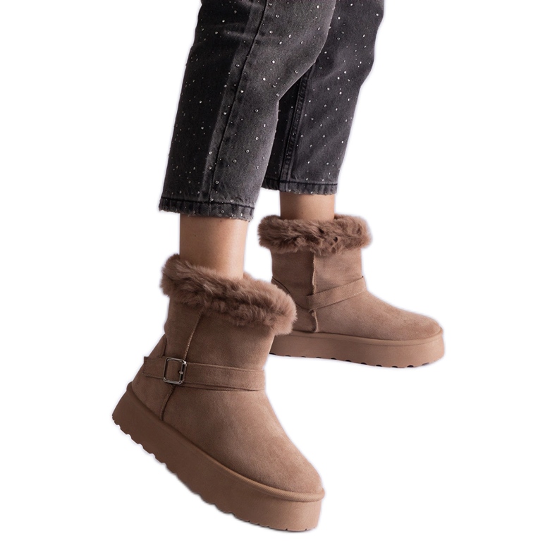 Ruskeat lämpöeristetyt lumisaappaat, joissa on turkki