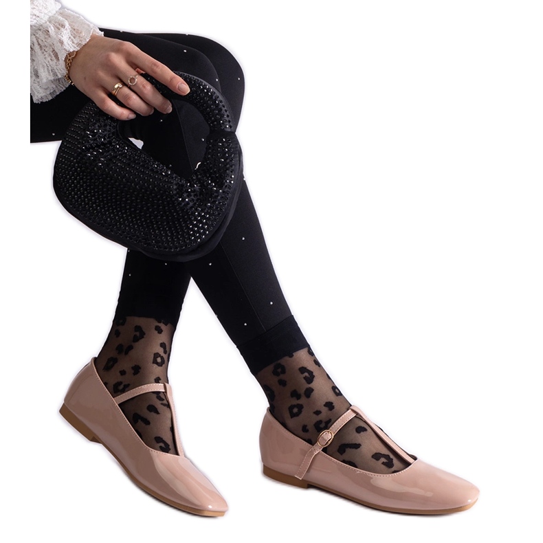 Beige patentoitu balettiasunto vyöllä