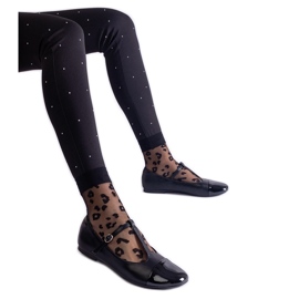 Mustat balettihousut, joissa patentoitu varvas ja kiinnitetään soljella