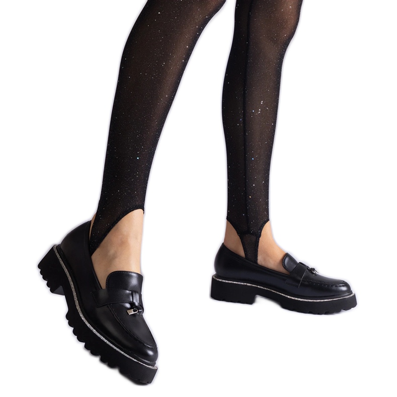 Mustat leipomot, joissa on ekologinen nahka koristeella