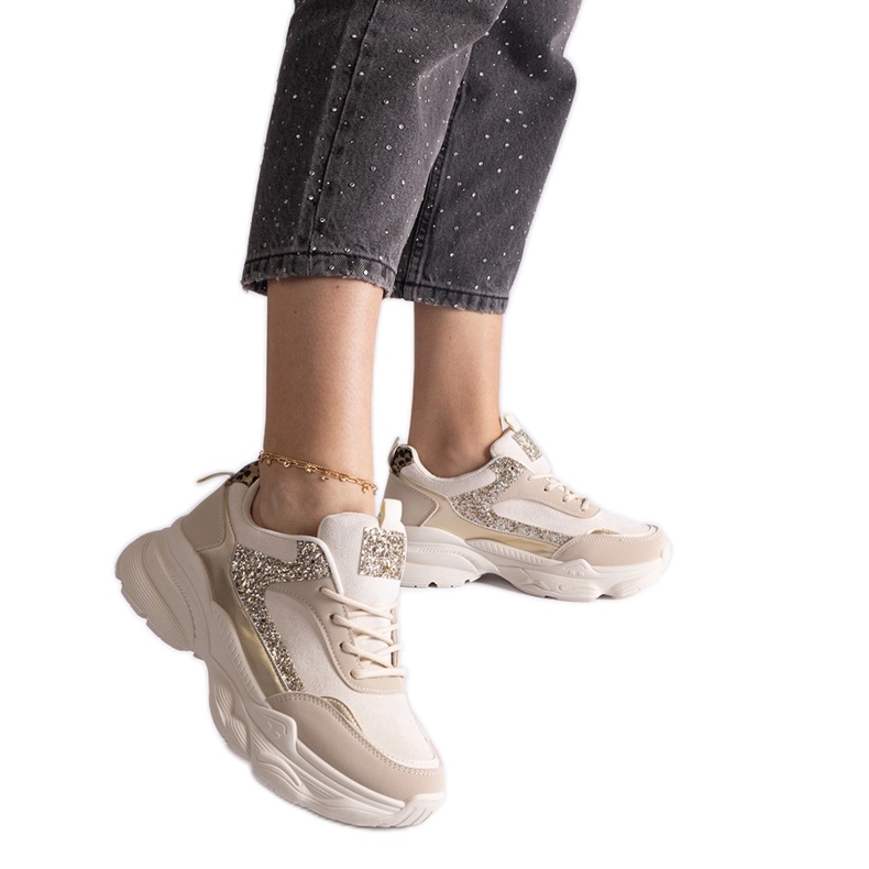 Beiget lenkkarit, joissa on kimaltelevia sisäosia