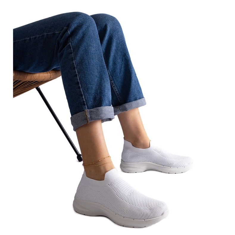 Valkoiset slip-on urheilulenkkarit valkoinen