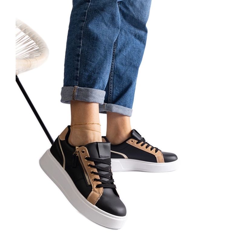 Mustat naisten urheilulenkkarit