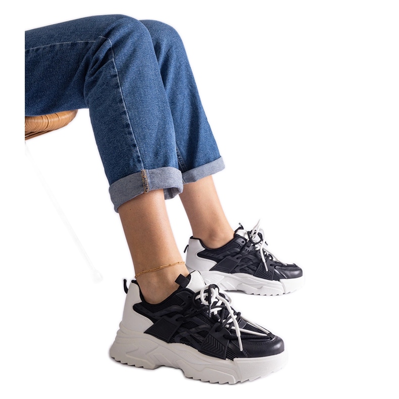 Mustat naisten urheilulenkkarit