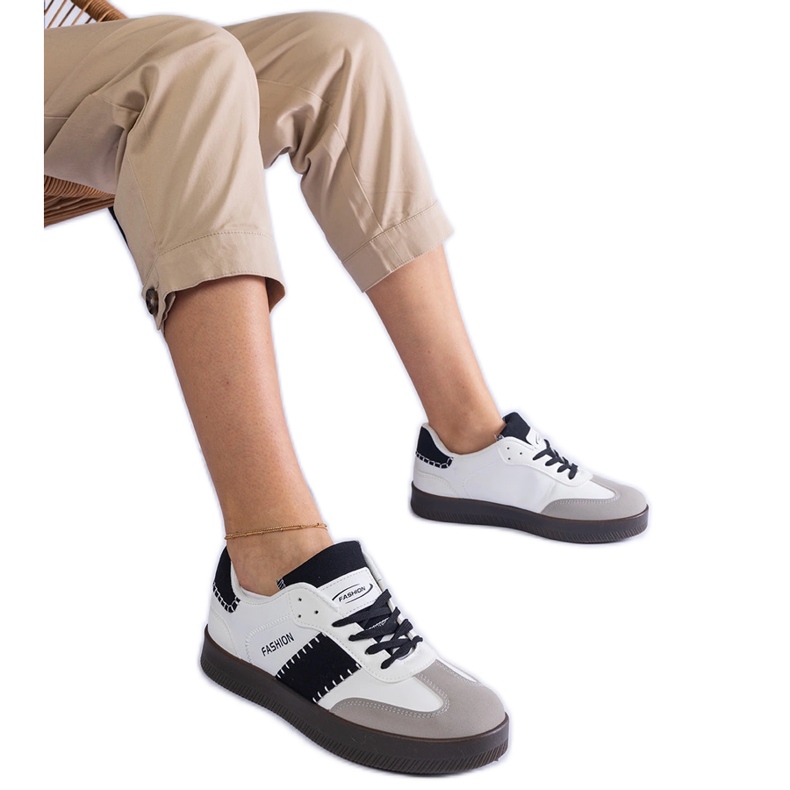 Valkoiset alustalenkkarit tikkauksella valkoinen