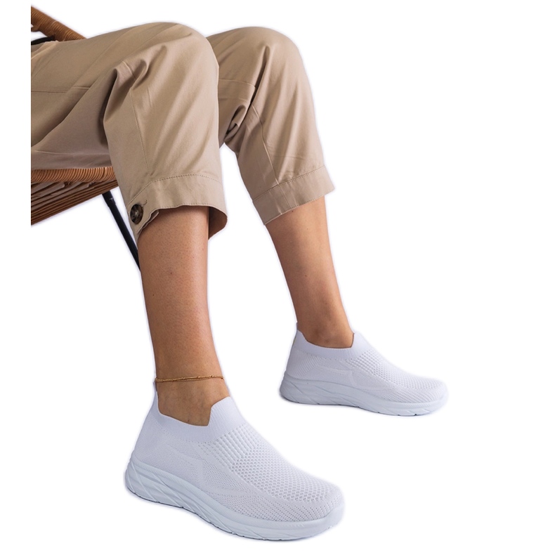 Valkoiset slip-on urheilulenkkarit valkoinen