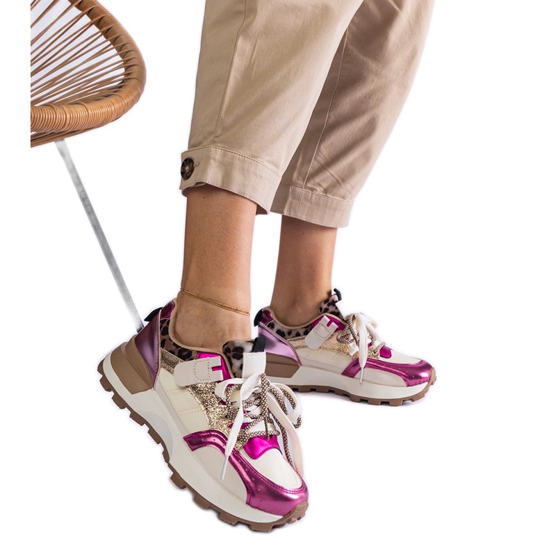 Vaaleanpunaiset tennarit, joissa on eläinaihe vaaleanpunainen