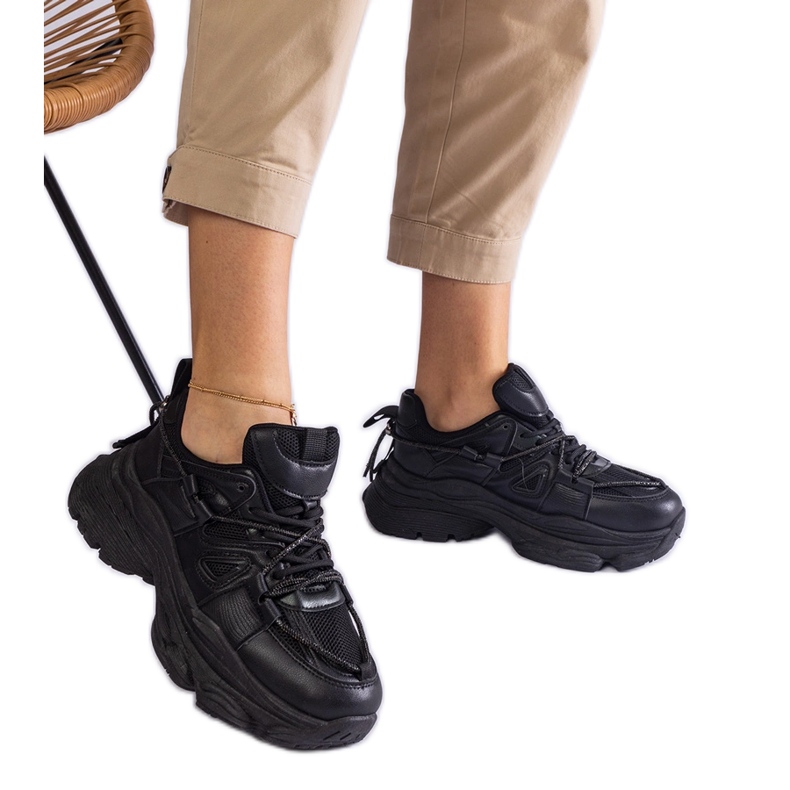 Mustat naisten urheilulenkkarit