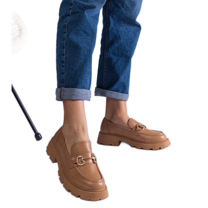 Ruskeat leipot, joissa ekologinen nahka on kultainen sisustus beige