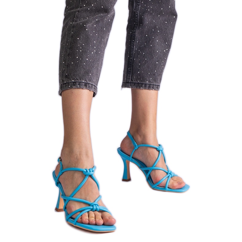 Siniset korkokengät neliön nenällä sininen