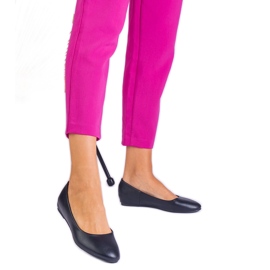 Mustat balleriinit piilotetulla kiilalla ekologista