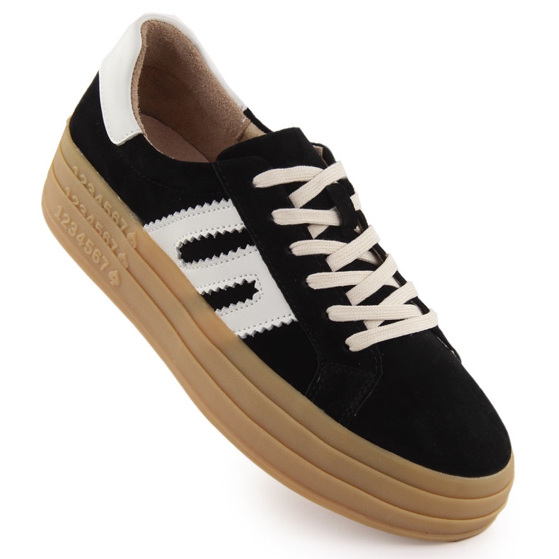 Nahkakengät mustalla Filippo 6744 -alustalla