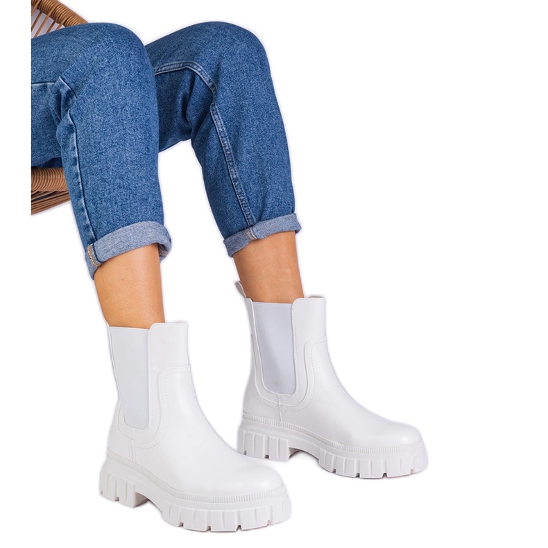 Valkoiset nilkkurit joustavalla lisäyksellä valkoinen