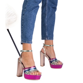 Moniväriset massiiviset sandaalit postissa vaaleanpunainen Moniväriset massiiviset sandaalit postissa vaaleanpunainen