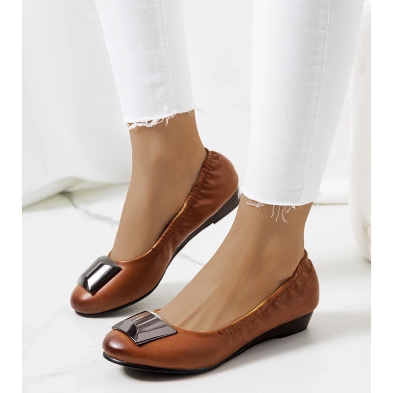 D/GMR Sofian ruskeat balerinat