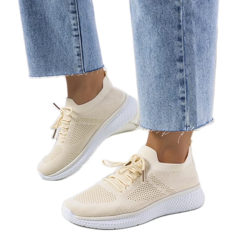 Michaelin beigenväriset urheilulenkkarit