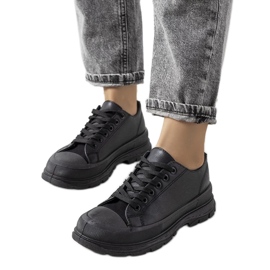 D/GMR Mustat tennarit paksussa Nurbik-pohjassa