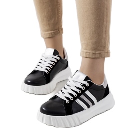 D/GMR Mustat tennarit Prinsep-alustalla