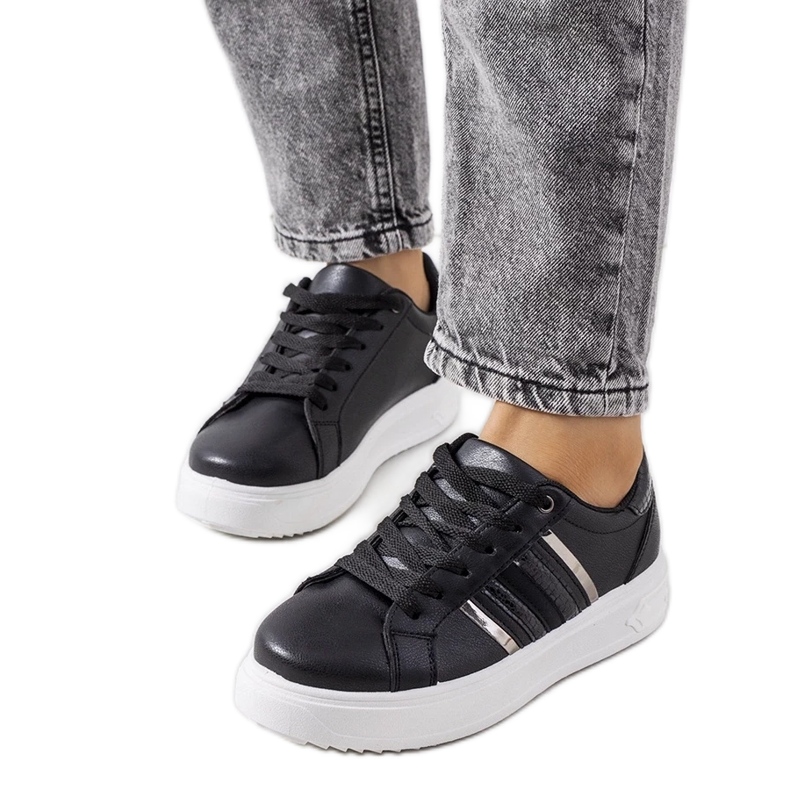 D/GMR Mustat lenkkarit Goldsmi-alustalla