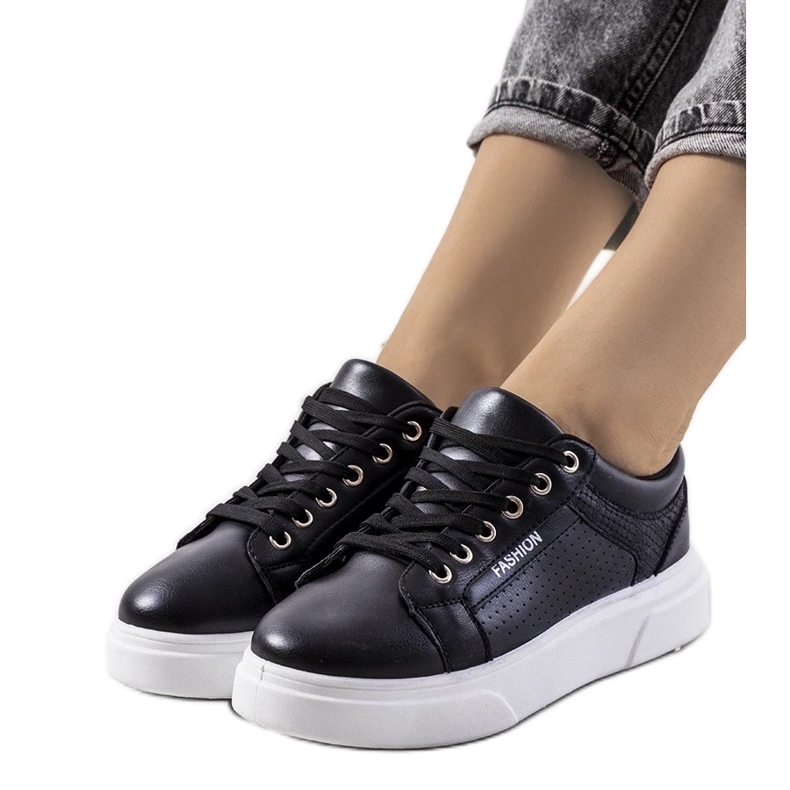 D/GMR Mustat tennarit paksulla Louisiana-pohjalla