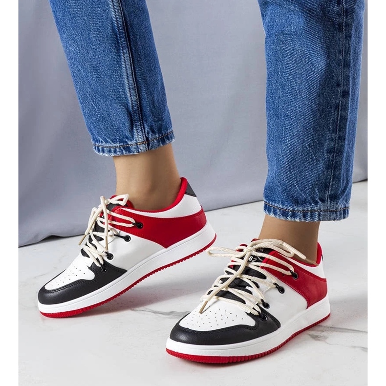 D/GMR Sharin mustat ja punaiset retrolenkkarit punainen