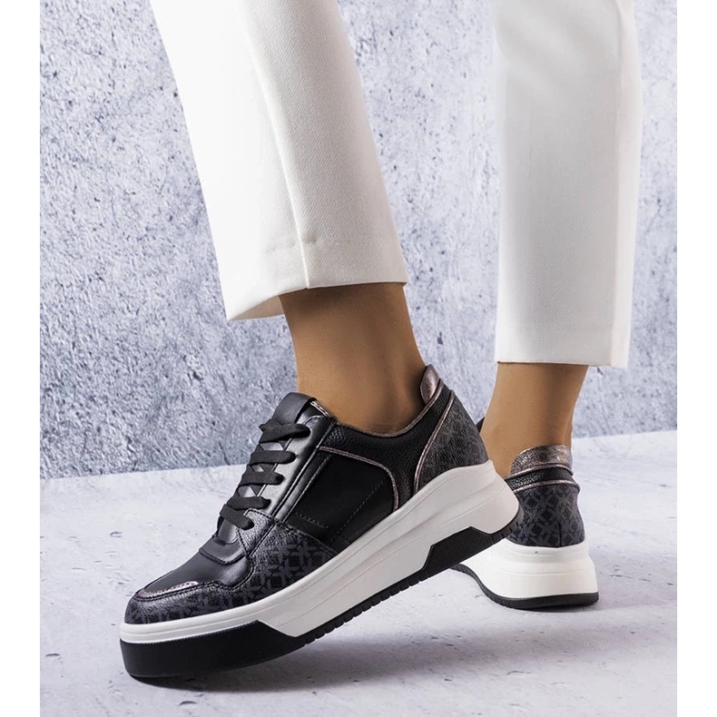 D/GMR Mustat tennarit, joissa on Grandbois-monogrammi