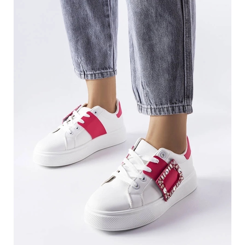 D/GMR Valkoiset tennarit, joissa on vaaleanpunainen Ike-solki valkoinen