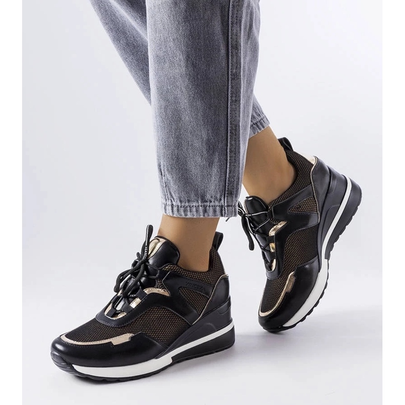 D/GMR Vincezin mustat ja kultaiset kiilalenkkarit