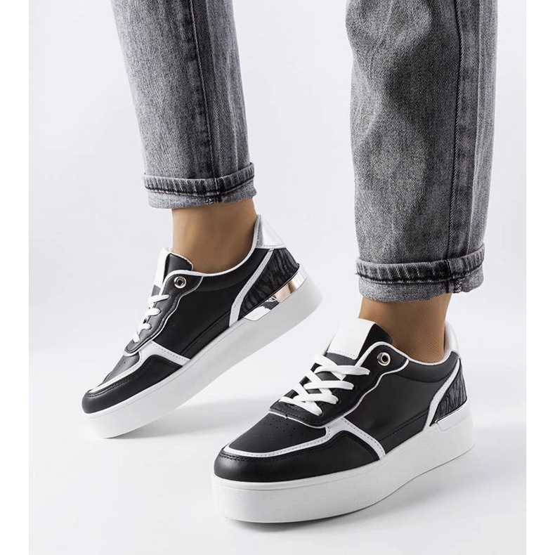 D/GMR Tooelen mustat alustalenkkarit