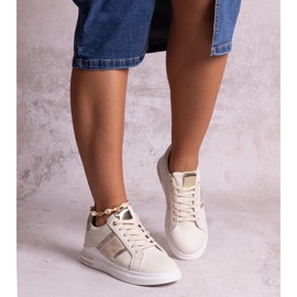 D/GMR Beiget lenkkarit, jotka on koristeltu Xarlesin strassilla